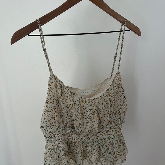 Astr Tops - ASTR The Label Floral Smocked Peplum Sleeveless Cropped Flirty Womens Top Size L